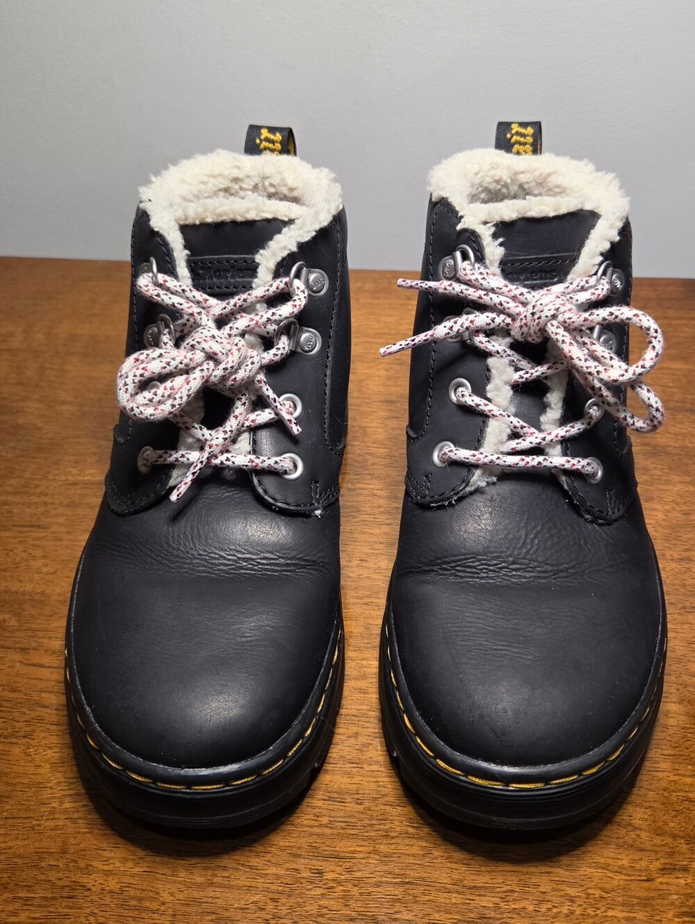 Dr. Martens Bonny Chukka Boots Women's Size 6 Black Faux Fur Lined Leather Ankle